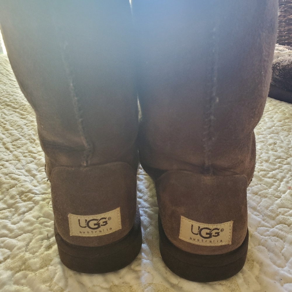 Chocolate Uggs size 7